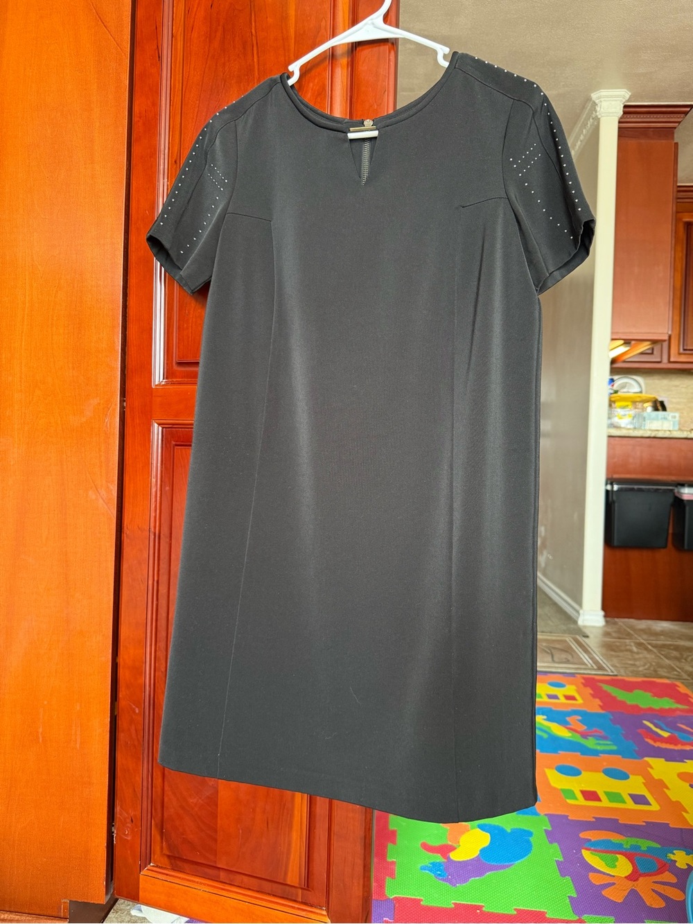 G2000 Woman Black Shift Dress Studded Shoulder Detail Size 34 (US 2 / XS)